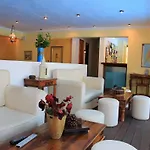 Cleopatra Apart-hotel Yénion