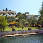 Cleopatra Apart-hotel Yénion