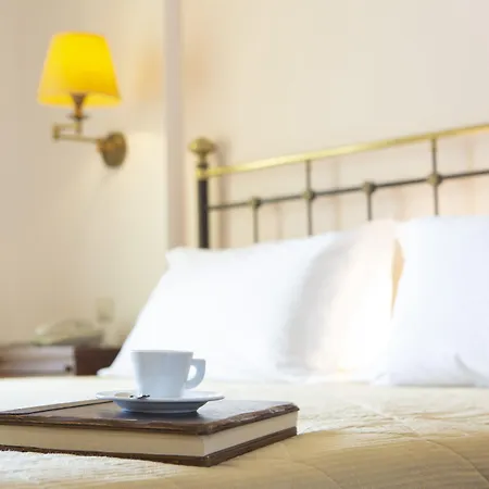 Apartahotel Cleopatra Yénion